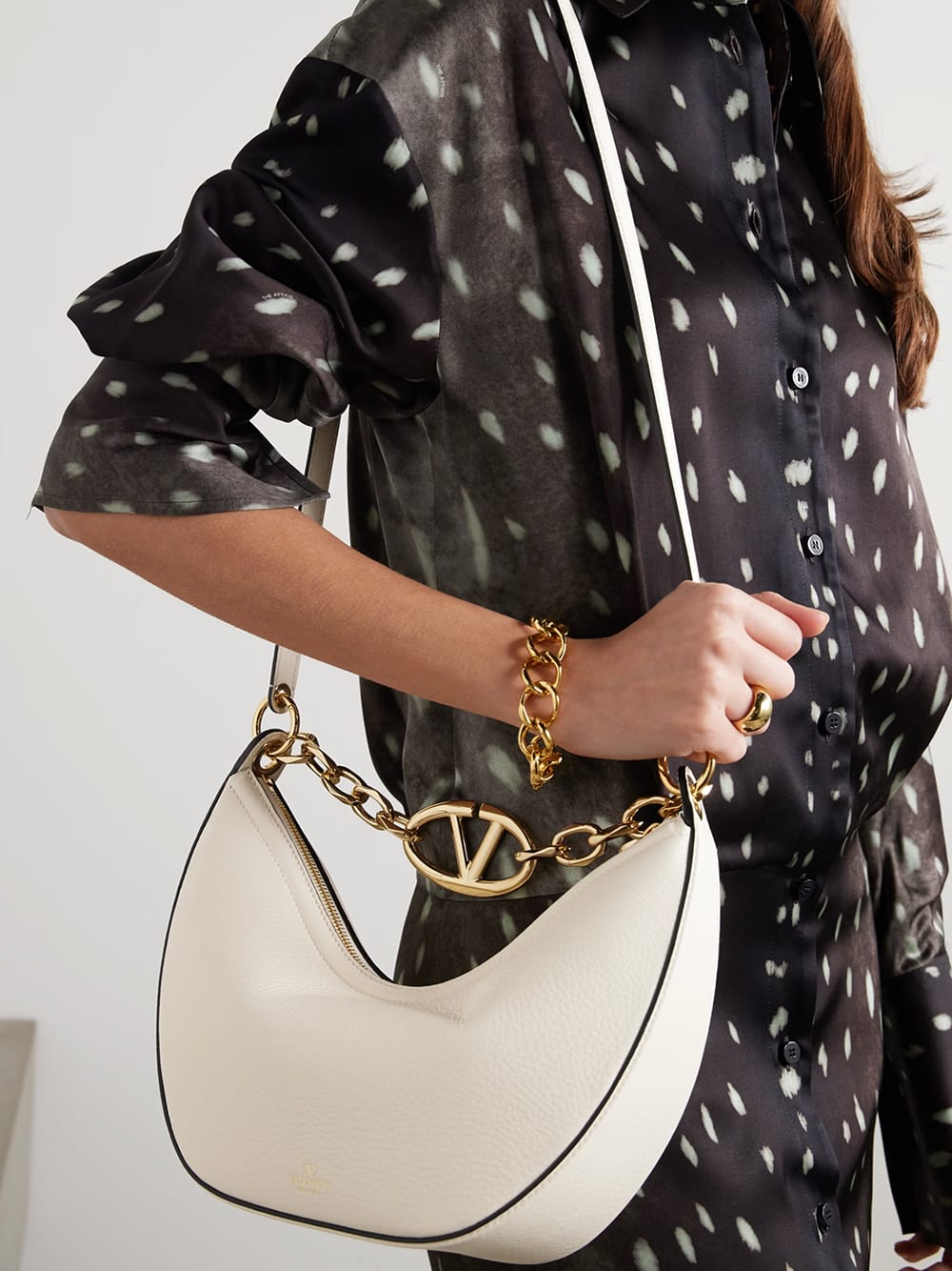 Valentino Garavani Ivory Leather Small Hobo Vlogo Shoulder Bag - Image 2